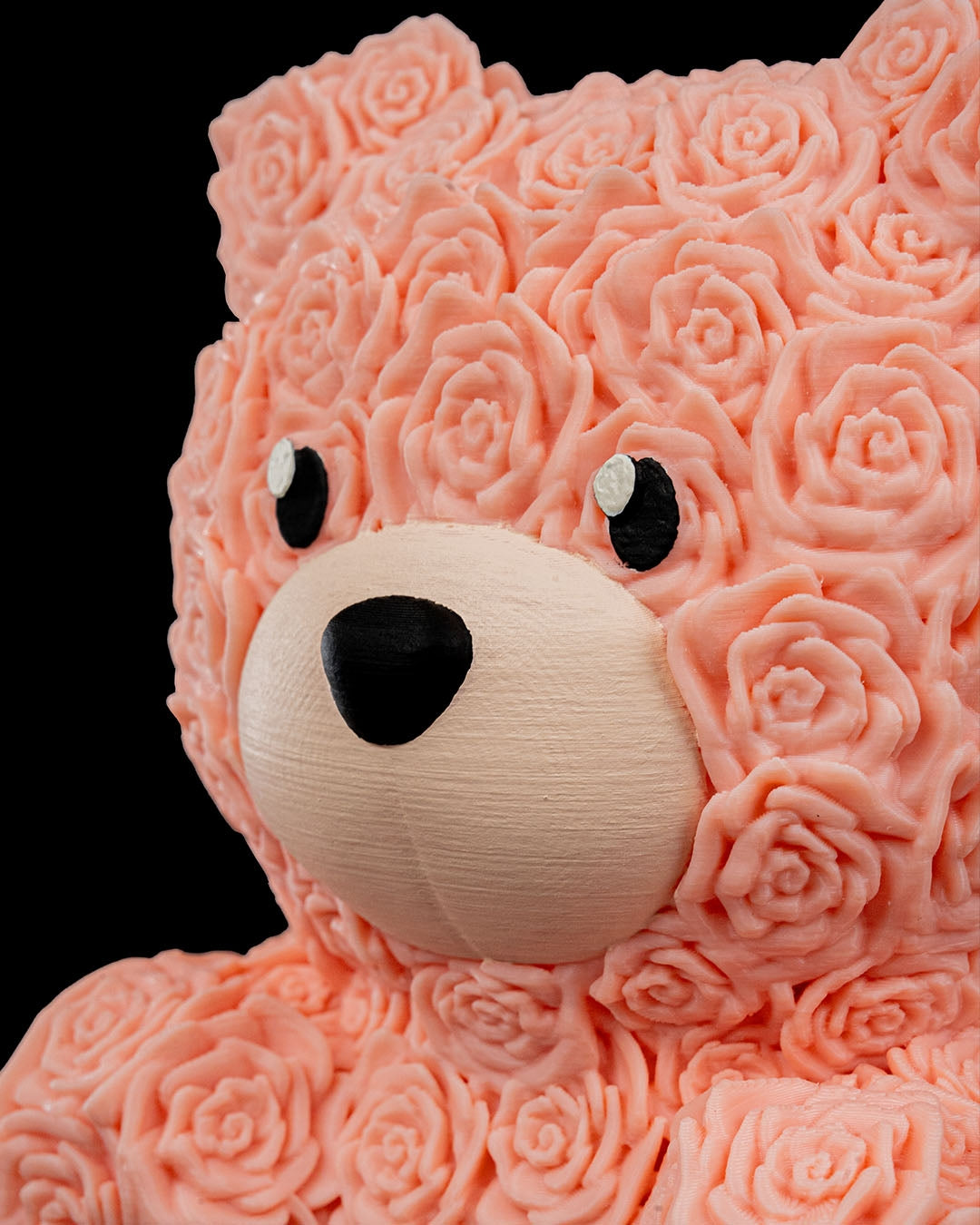 Rosenbär  – Dekorative Geschenkidee mit Rosenstruktur